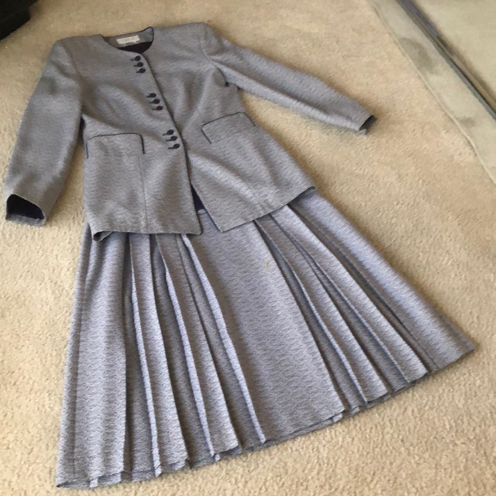 Ladies 2pc suit by Gilmor size 10